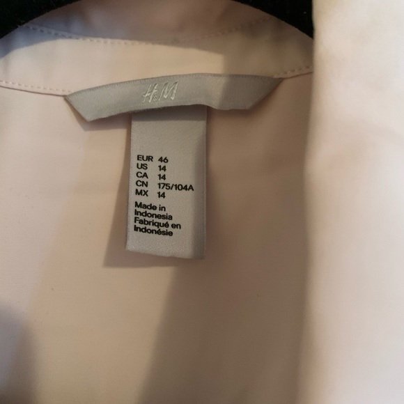 H&M light pink blouse - Picture 2 of 3